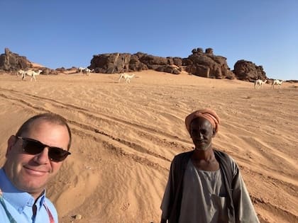 Facundo aceptó el desafío de encarar una vida de campamento, convocado por un proyecto en zona de montañas, y rodeado de camellos.