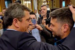 Facundo Albini, concejal de La Plata por el Frente de Todos, y Sergio Massa; Albini quedó preso por las tarjetas de Chocolate