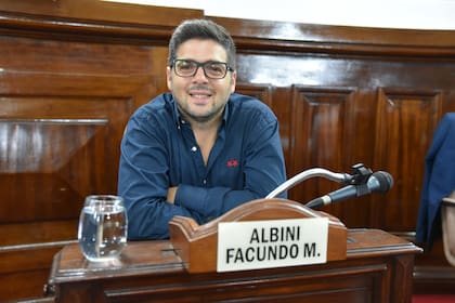 Facundo Albini, involucrado en la trama de los "ñoquis" de la Legislatura, tiene como abogado defensor a Maximiliano Rusconi, el letrado que asesora a Julio De Vido y Lázaro Báez
