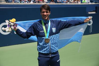 Facundo Bagnis exhibe su oro panamericano