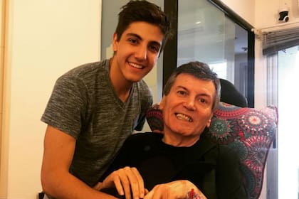 Facundo Calvo, junto a su padre, Carlín