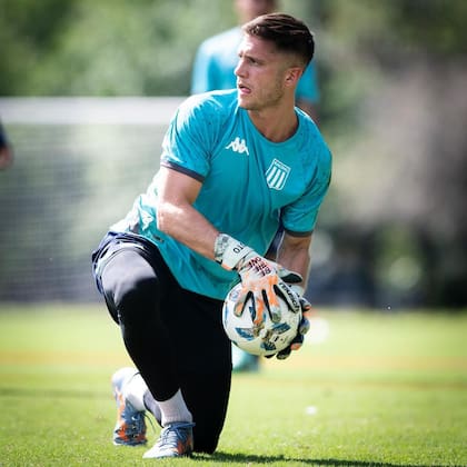 Facundo Cambeses, arquero de Racing de 28 años, fue convocado por primera vez