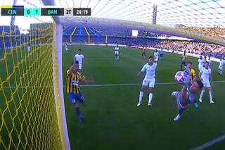 La gran respuesta del arquero Cambeses en el triunfo de Banfield ante Rosario Central