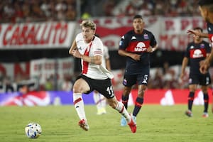 Un insólito error abrió las puertas de la goleada de Tigre a River en el Monumental