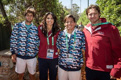 Díaz Acosta junto con Gabriela Sabatini, Sebastián Báez y David Nalbandian