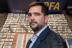 Así encontraron fajos de US$100.000 termosellados, cocaína rosa y pastillas en los domicilios de Facundo Leal