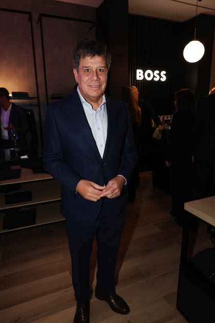 Facundo Manes con total look Boss.