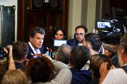 Facundo Manes denunció que Caputo lo amenazó