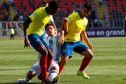 Antes del partido con Venezuela, Facundo Mura le recordó Gaich los tres goles que le convirtió el delantero le marcó a Estudiantes en séptima división. El defensor jugó los dos primeros partidos del Sudamericano (en la foto, ante Ecuador).