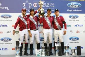 Día ideal de los Pieres: éxito ante La Dolfina y 1ª copa argentina con su patrón