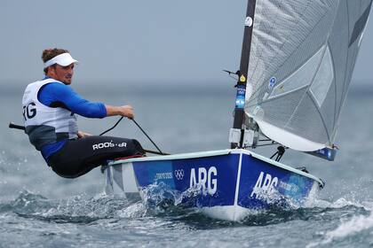 Facundo Olezza redondeó un buen debut en la clase Finn de vela: se ubica cuarto en la clasificación general tras las dos primeras regatas disputadas hoy