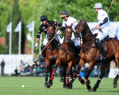 En defensa, frente a Facundo Pieres; en caso de ganar, Di Paola será el principal responsable de decisiones que incidirán en el quehacer deportivo del crack de Ellerstina.