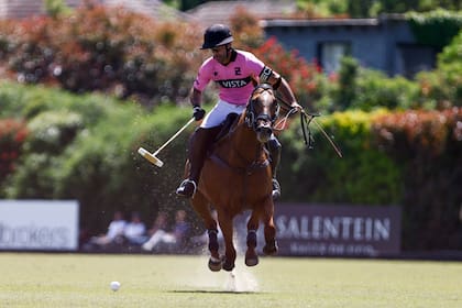 Facundo Pieres, la mayor estrella de Ellerstina-Indios Chapaleufú, que se enfrentará con UAE por un lugar en la final del Abierto de Tortugas.