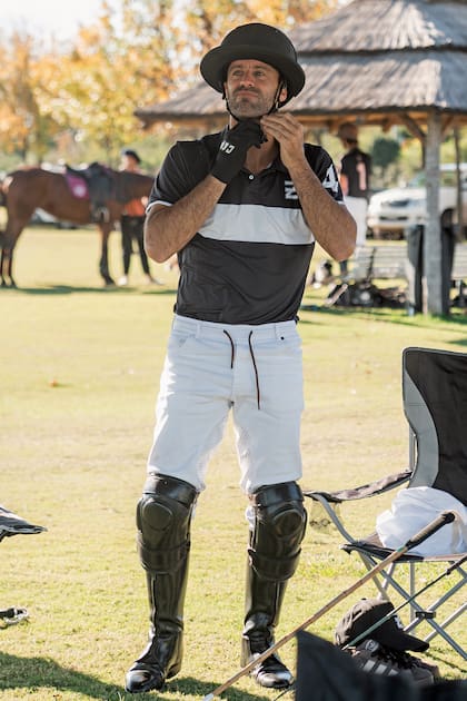 Facundo Pieres se prepara en el palenque de Ellerstina.