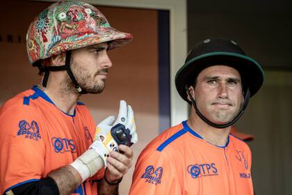 Facundo Sola (aquí, junto a Hilario Ulloa) será titular en Las Monjitas; luego de la muerte de su padre, suscitada siete días atrás en el propio Campo Argentino de Polo, el cordobés quiere enfocarse en cumplir el objetivo de acceder a la final.