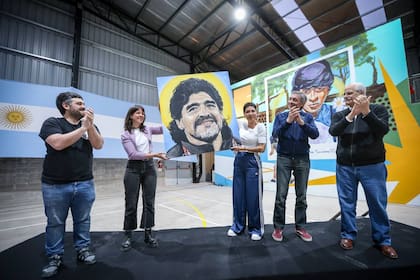Facundo Tignanelli, Cecilia Soler, Mayra Mendoza, Máximo Kirchner y Jorge Taiana, el jueves, en Quilmes