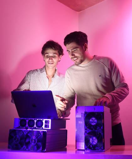 Facundo y Nahuel, jóvenes emprendedores en cripto