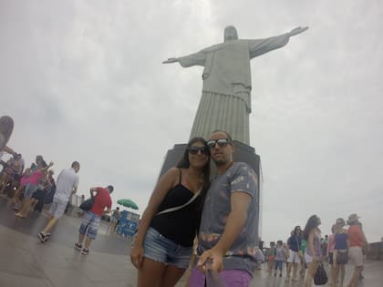 Facundo y su esposa en el viaje que resultó un descubrimiento.