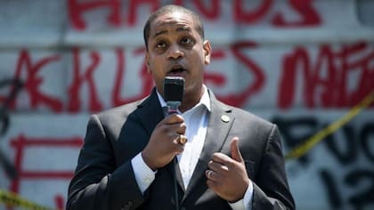 Fairfax, la segunda persona negra elegida para un cargo estatal en Virginia, se desempeñó como vicegobernador desde 2018 hasta 2022.