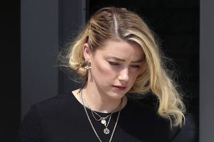 La actriz Amber Heard sale del juzgado del condado de Fairfax tras perder el juicio de difamación