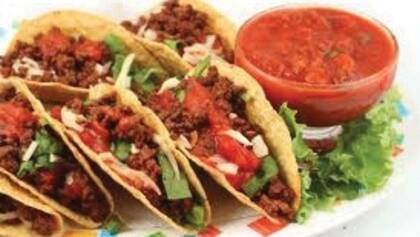 Fajitas, nachos, frijoles y taquitos, además de la pizza mexicana, son el boom de Los Ramírez