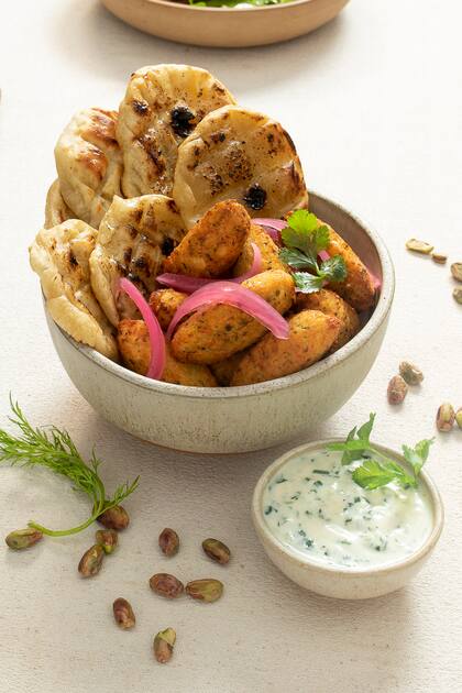 Falafel con dip de yogur de bufala.