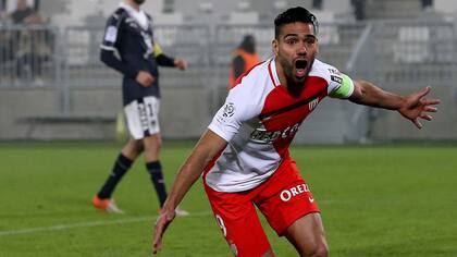 Falcao hizo tres para el triunfo ante Dijon