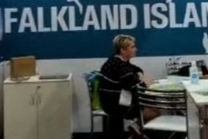 Un stand que llama Falklands a las Malvinas causó polémica en una feria de turismo de Brasil