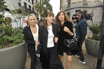 Familiares y amigos asisten al velorio del protagonista de recordados films, obras de teatro y programas de televisión