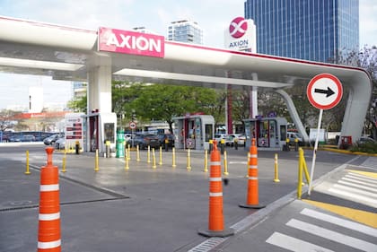 Falta de combustible. Estación de servicio Axion en Salguero y Libertador