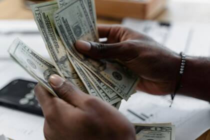 Falta la aprobación del Senado para que entre en vigor la eliminación de impuestos a comercios locales de Florida