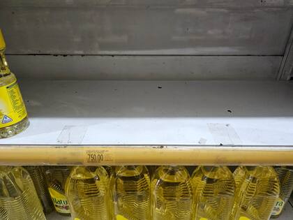 Faltante de aceite en un supermercado chino de Núñez