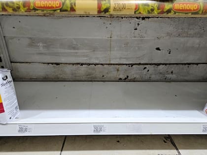 Faltante de harina en un supermercado chino de Núñez