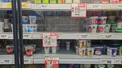 Faltante de yogures en un supermercado de Vicente López