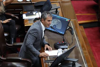 Faltazos de Cúneo y Caputo. Con el quorum justo y en un clima de tensión, Diputados interroga a Guillermo Francos por el caso $LIBRA
El jefe de Gabinete deberá explicar el rol de Milei en la promoción del criptoactivo investigado por presunta estafa; se esperan alrededor de 10 horas de sesión