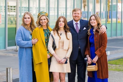 Familia completa: Amalia, Maxima, Alexia, Guillermo y Ariane (Instagram @koninklijkhuis)