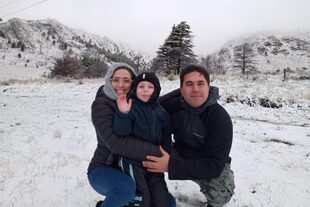 Melina Troilo y Ricardo Jauregui tienen un hijo de cuatro años y otro en camino; viven en La Matanza pero se instalaron en Sierra de la Ventana