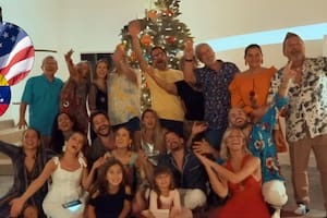 Familia Montaner celebrando la navidad juntos después de años de superar el trauma