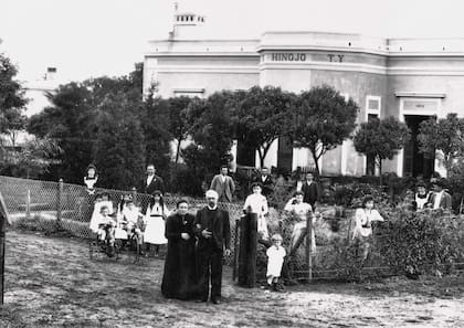 Familia Yturregui en su estancia El Hinojo. Olavarría. ca. 1911.