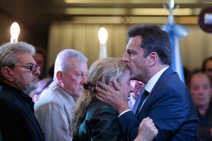 Sergio Massa, con la última pareja de De la Sota, la diputada Adriana Nazario.