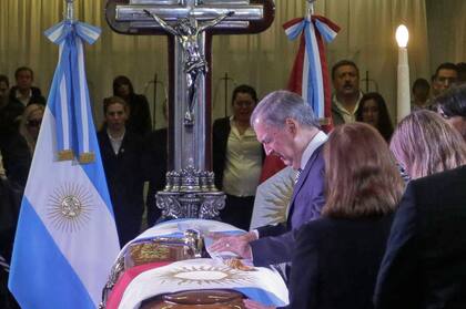 El actual gobernador, Juan Schiaretti, se quebró al despedir a De la Sota, que era su amigo.