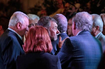 Familiares, amigos y personalidades de la política despidieron al exgobernador de Córdoba, José Manuel de La Sota.