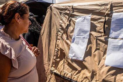 Familiares aún esperan por noticias de sus seres queridos. Las autoridades contabilizan cientos de desaparecidos.