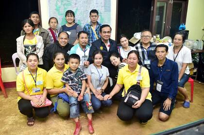 Familiares con el primer ministro de Tailandia