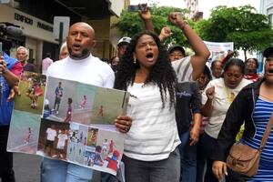 Familiares de los menores desaparecidos protestan en Guayaquil