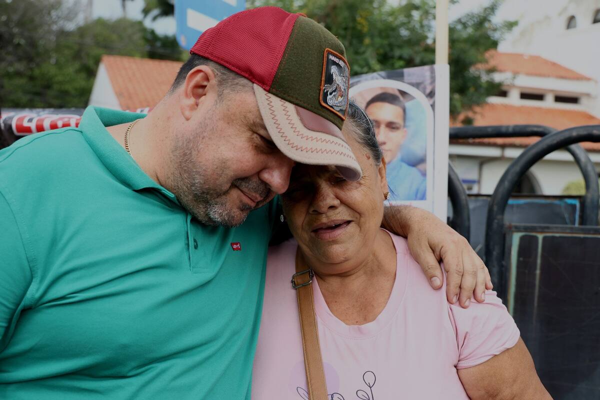 Abraços, ansiedade e controle na fronteira. a cansativa espera dos familiares dos detidos venezuelanos. Abraços, ansiedade e controle na fronteira. a cansativa espera dos familiares dos detidos venezuelanos.