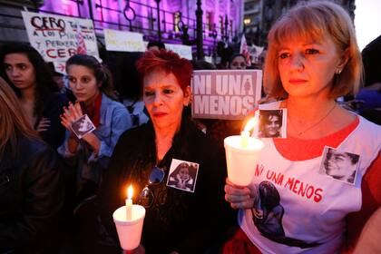 Familiares de víctimas de femicidio durante la tarde del 13 de junio de 2015, el primer #NiUnaMenos