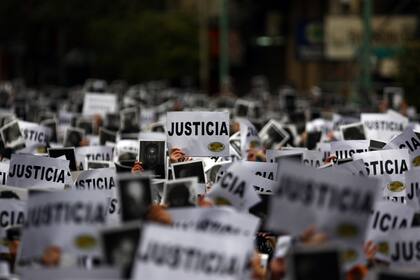 Familiares de víctimas, sobrevivientes, políticos y representantes de agrupaciones judías renuevan su pedido de justicia por el atentado de la AMIA