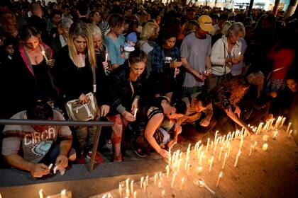 Familiares y amigos convocaron a una marcha con velas para pedir justicia por el joven asesinado en Villa Gesell