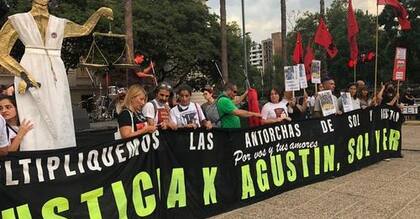 Familiares y amigos hace un año vienen pidiendo justicia por las víctimas.